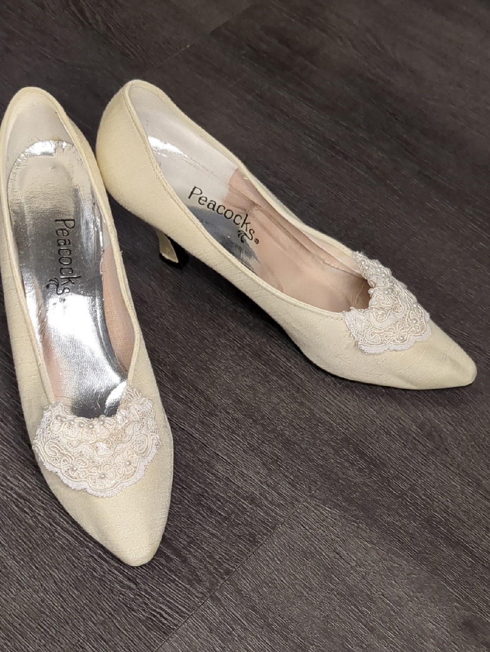 Vintage Bridal Shoes Ivory Lace Pearl Pointed Toe Kitten Heels By Peacocks